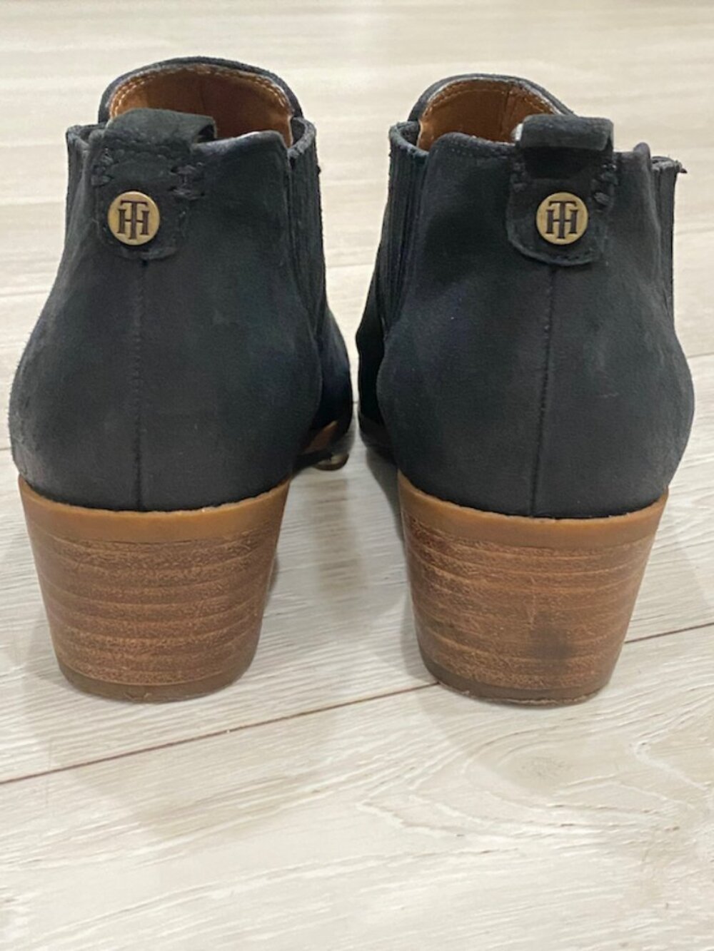 Tommy Hilfiger Suede Chelsea Booties Block Heel Black Size 8M - Picture 5 of 8